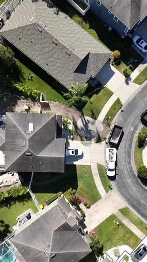 If you’re building a pool, you need to know this first, because no one really talks about the mess pool construction leaves behind; dirt, mud, insects everywhere ; and most people make it worse by installing sod around it, especially in Florida, where grass stays wet, feels rough on bare feet, and attracts bugs, when what you actually want is a clean, safe, comfortable space for people to walk, relax, and enjoy the pool, and that’s why artificial grass is the best complement to a pool, not just 