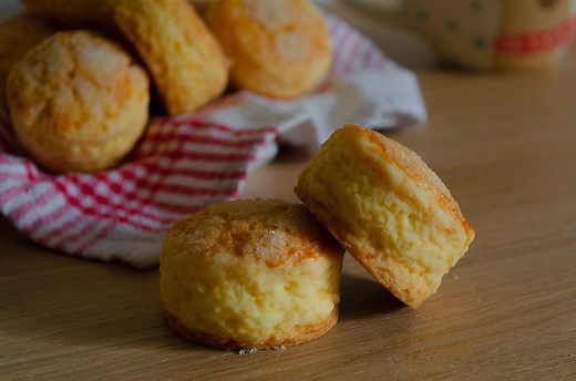 370K views · 9K reactions | Hoy hacemos scones, muy faciles de preparar. Con esta receta salen 24 unidades usando un cortante numero 4. Ingredientes: Harina leudante 260 g Azúcar 50 g Manteca/mantequilla 75 g Huevo 1 Crema de leche 120 ml Esencia de vainilla c/n #scones #pasteleria #food #manteca | Matias Chavero | Facebook