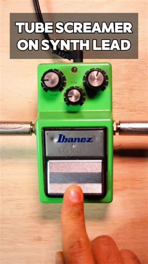 Running a synth lead through an Ibanez TS9 Tube Screamer 🎛 One of the most iconic overdrive guitar pedals ever made, but here I’m using it to push a synth into a completely different space in the mix. From subtle saturation to aggressive distortion, it adds harmonics, edge and movement that can completely transform the sound. Low, mid or high gain — which one do you prefer? #synth #synthesizer #overdrive #musicproducer #musicproduction
