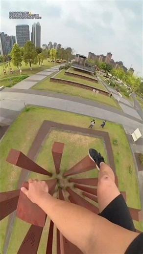 He Tried to Help… But Ended Up Getting Fooled! 😂😱
