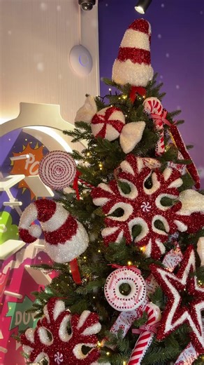 ’Tis the season for fun at Oxygen! 🎄✨ Christmas is officially here, and Oxygen’s Sleigh of Play has landed – packed with festive goodies just for you. Whether it’s Festive Open Play, our magical Toddler Tinsel Town, or the ultimate party night at our Neon Night Festive Snow-Ball, there’s something with your name on it. So grab your Christmas jumper, round up your crew, and join us at Oxygen for full-on festive vibes, big smiles and memories that’ll last well into the New Year – all under one ro