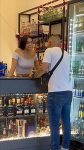 102K reactions · 10K shares | Que paciencia la de esta hermosa mujer me enamore 殺 ( broma borracho en licorera ) . . . . . . . . . . . . . . . . . . . . . . . . . . . . este video contiene unicamente material elaborado a manos de guionistas y ACTORES en el medio audiovisual. Se realizó con el único proposito de entretener. Disfrutenlo | SoyKike | Facebook