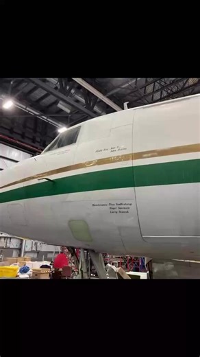 Let’s take a peek inside the Convair 580, a remarkable research aircraft. Flown all over the globe over almost 35 years, Environment Canada’s Convair Model 580 played a crucial role in the development of satellite-based radar imagery, a crucial research field in water management, natural resource development, ice monitoring in the Arctic, and defence. The Convair 580 is a member of a very successful family of medium range airliners born shortly after the end of the Second World War. Operated ove