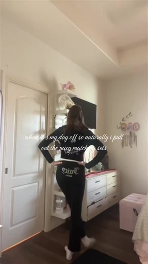 is tiktok broken again🙄 #fyp #foryoupage #viral #juicycouture #trending