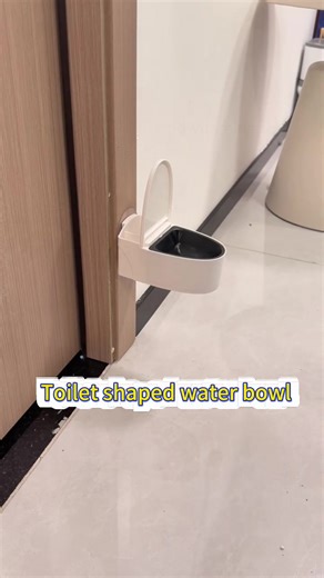 When your cat’s water bowl just isn’t extra enough. 🚽💧 This toilet fountain keeps water fresh and fun—because hydration should never be boring! #ToiletBowlFountain #CatGadget #FunPetAccessory #StayHydrated #CatLovers