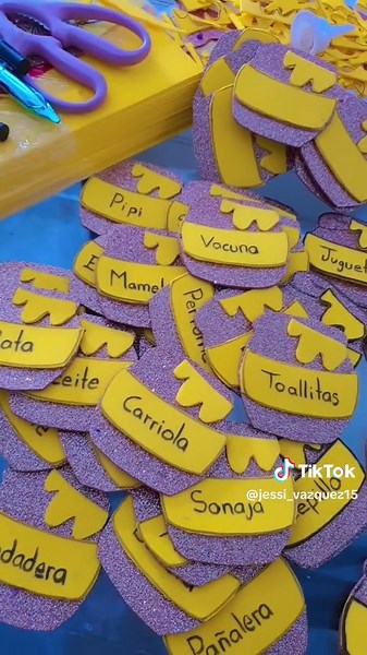 Distintivos creativos para baby shower de Winnie Pooh