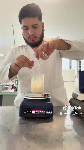 Crema hidratante casera para manos con aceite esencial de eucalipto
