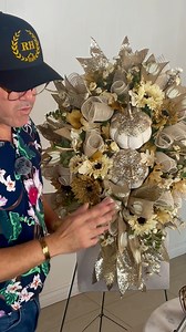 Fall is in the air, And yesterday we worked on this gorgeous one of a kind #fall wreath diy inside my group. The details are GLAM but the feeling is all autumn! . . . #fallcolors #fallvibes #fyp #wreathmaker #wreathsofinstagram #wreath | Ramon - at HOME