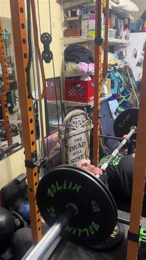 #benchpress #womenwholiftheavy #garagegym #foryourepage #weightlifting | Bench Press