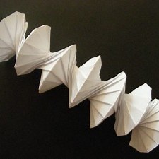 The movable scroll (Jeff Beynon) - OrigamiArt.Us