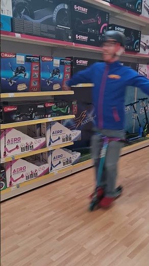 La Trottinette Freestyle Stunt Neo Pro de Blindside est chez Smyths Toys #trotinette #smythstoys