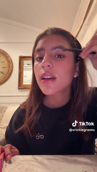 Cómo hacer cejas perfectas con Renatta Cosmetics