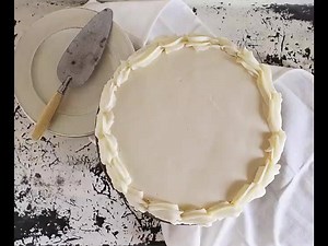 58K views · 1.1K reactions | Messy "Ruffle" Cake! This cake decorating method is fool-proof~ Promise! And takes less than 5 minutes to do! | I am baker | Facebook