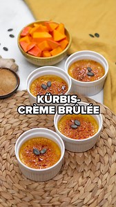 Kürbis-Crème brûlée schmeckt nicht nur im Herbst. Die Kombination aus süßlichem Kürbis und knuspriger Karamellkruste ist immer unwiderstehlich. 🍮🎃 👉 https://www.einfach-tasty.de/rezepte/genuss/ausgefallenes-rezept-kuerbis-creme-brulee-dessert-karamellkruste-kuerbiskerne-hokkaido-muskatnuss-zr-92726095.html | Einfach Tasty