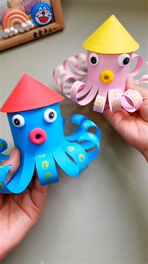 Cute little octopus, Make a cardboard octopus in 3 steps! Draw, cut, and paste, and DIY a super cute little octopus with your baby~ It’s fun to exercise your little hands, and you can use it as a photo prop after you’re done! 🎉👶🎨🐙 | Art, Crafts and Journals