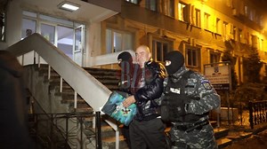 Tăticul interlopilor din Iași, pedepsit exemplar pentru perversiuni de neimaginat! A fost ridicat de mascați după ce a sechestrat și violat o elevă! "Regele pușcăriilor" a agățat victima într-un club de fițe! GALERIE FOTO / VIDEO (Exclusiv)