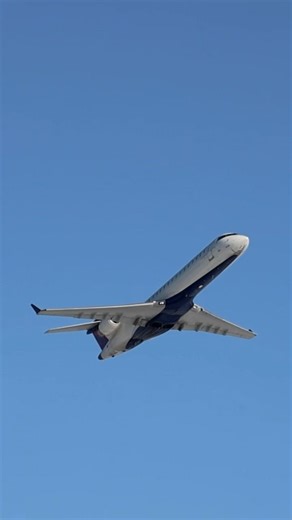 Delta Connection CRJ-700 takeoff at Detroit DTW Airport #shorts