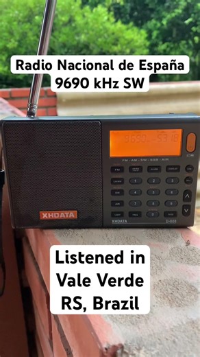 Listening to Radio Nacional de España in Brazil with a shortwave radio receiver