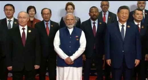Vertice BRICS in India, Modi in posa tra Xi Jinping e Putin