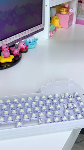 Keycaps on Bongo cat keyboard install ASMR ⌨️ collaboration commerciale non rémunérée avec Epomaker✨ #asmr #keyboard #keycaps #epomakerkeyboard #unboxingasmr #techreview #kawaiiasmr #kawaiitech #tappingasmr #pcsetup #setup #gaming | Pinku Kiwi