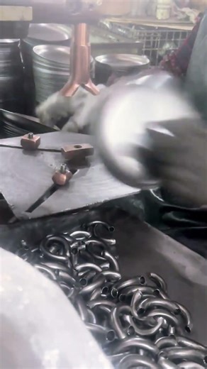 how the machine works to quickly install the cauldron lid #machineworks #install #cauldron #closing