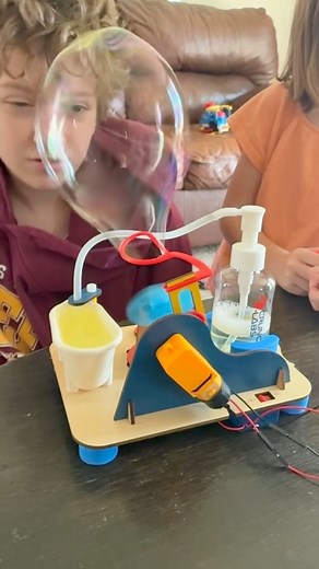 Big bubbles. Bigger reactions. | CrunchLabs