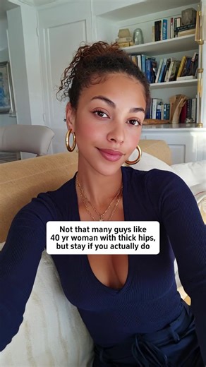 Empowered Single Woman in the USA Navigates Dating