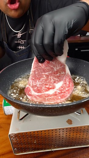 BanKii on Instagram: "1 Sec Steak 🥩 #steak #cooking"