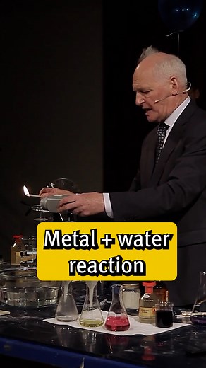 Potassium and calcium are both metals, but they produce extremely different reactions with water 🫧💥 Chemistry demonstration virtuoso Andrew Szydlo shows these two elements in action. Watch the full lecture here: youtube.com/watch?v=OYZT3opLedc&t=5174s | Royal Institution of Great Britain
