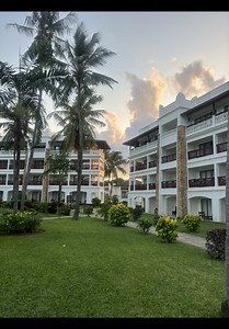 Mombasa Vlog: Coastal Sights and Local Flavors