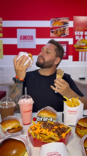 Rafael Brugin on Instagram: "Hoje a larica bateu forte na Hamburgueria Pops – Londrina pra provar as novidades brutais do cardápio 🤤🔥 Destaque pro Top Frango: 🐔 peito de frango empanado, super suculento 🧀 cheddar no ponto certo 🍟 porção de batata com cheddar e bacon 🥤 e claro… milkshake pra fechar com chave de ouro Aqui é lanche bom, sem enrolação e com muito sabor! 📍 Hamburgueria Pops Av. Celso Garcia Cid, 1250 – loja 02 Vila Siam, Londrina – PR 📲 Pedidos: (43) 99154-1278 Marca aquele a