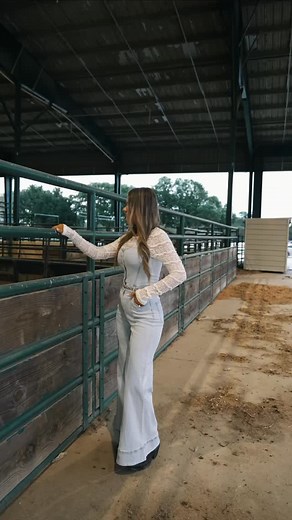 Ray Robertson x Boots On The Bayou 👢 The bayou’s about to get louder and a whole lot ROWDIER 😉 Bringing that perfect blend of Sweet Southern Charm & ROWDY Energy to the party this weekend with @raisedrowdymatt from @raisedrowdy🎙️ Can’t wait to kick things off and make some memories at #BootsOnTheBayou #louisiana #content #influencer 🧡🩵 | Raleigh Robertson