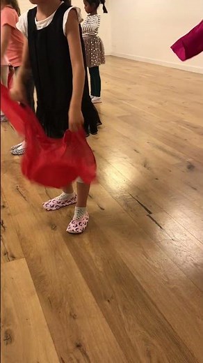 La polka de minuit - Cendrillon - Maternelle, crèche, groupe de jeux, école de danse et primaire