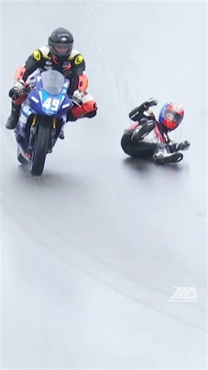😱 Trevor Standish went down and slid off track, narrowly avoiding contact with Hayden Schultz