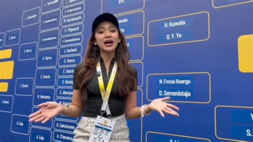 FOUR LADIES LEFT STANDING 🎾 Semifinals action of the Philippine Women’s Open kicks off this rainy afternoon in Manila. #SelfiePatrol | via Paige Javier, ABS-CBN News | ABS-CBN Sports