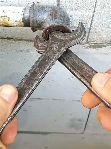 This is how to remove rusty pipe threads #shortsvideo