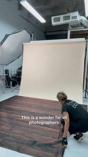 From setup to perfection – see the magic unfold Take your creativity to the next level with this Brown Rubber Floor Mat！ 📸@veropictures_ 👇Want more shooting inspo, behind-the-scenes, and exclusive perks? 🎥 Tap the link in my bio to join our 70,000 Kate photographers community! https://www.facebook.com/groups/katebackdrop #KateBackdrop #fyp #photographytips #giveaways #photography #behindthescenes #magicalmoments #christmastree #christmasgiftideas #christmasdecor #photographer | Katebackdrop