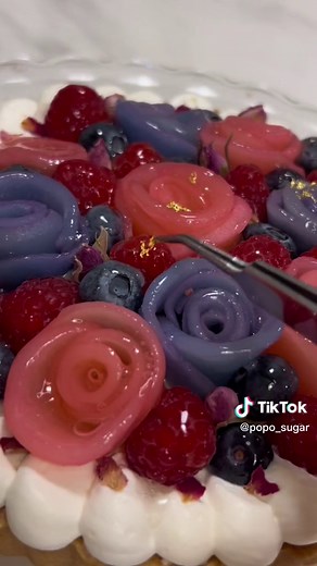 可愛いしゅぎるバレンタインタルト💕レシピとケーキ作りのコツ