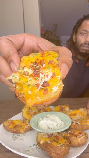 Tgi fridays loaded potato skins recipe ! #loadedpotato #bakedpotato #fyp #viral #foodie #explore #foryou #comfortfood #foodporn #recipe | Flo Leslie