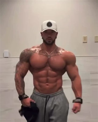 Über Masculine | @macrobinsonofficial . . . #muscle #stud #musclegod #worship #muscleworship #manly #men #hunk #flex #bodybuilding #pose #biceps #pecs #abs... | Instagram