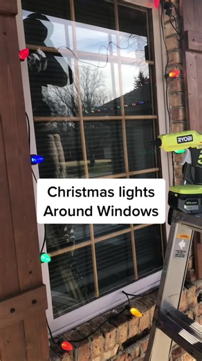 Hang Christmas Lights Outside Without Nails