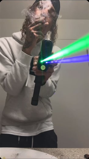 LiL’BLEED59😈ŠL̺͆🅘〽️E͎❗️💦 on Instagram: "SMOKING DEAD🥷🏽IAN PASSING DIS😮‍💨💨👹 #LLHUNCHO"