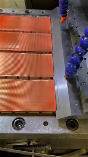 Behind every high-performance liquid cooling plate lies a manufacturing marvel — our advanced skiving process! ✳️ What is skiving? We use specialized tools to "peel" ultra-thin fins directly from a solid copper or aluminum base, creating seamless integrated cooling channels in one continuous operation. 🔬 Why it matters: • 45% more surface area than traditional fins • Perfectly consistent fin thickness (0.2-0.3mm) • Monolithic structure - no thermal gaps or bonding points • Eliminates solder fai