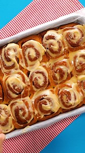 20K views · 111 reactions | Rulouri glazurate  Reteta scrisa aici: https://ideideretete.net/blog/melci-pufosi-cu-scortisoara/ | Idei de retete | Facebook