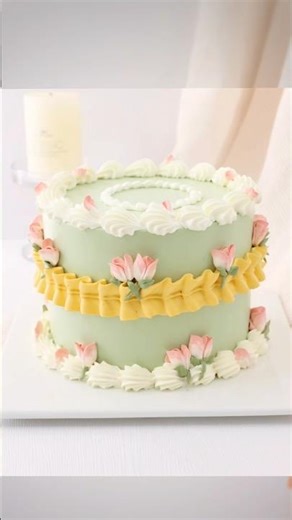 How to Pipe Vintage Ruffles & Tulips | Cake Decorating #shorts