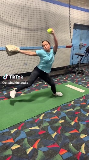 Claudia Farrell Pitching on TikTok