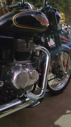 veduuu.🥹❤️🤌🏻 on Instagram: "ROYAL ENFIELD (STANDERED 350) ❤️‍🔥👑⚜️☠️ . . . . . . #trending #viral #royalenfield #bulletlovers #trendingreels"