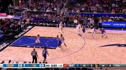 Isaiah Hartenstein with the big dunk