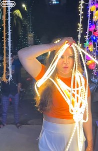 😂🤣🔊"Arre hello! Current mein chipak toh nahi jaaungi main? Meri aatma idhar bhatkegi, yaad rakhna, agar mereko kuch ho gaya toh. Bhootni banke, chudail banke, tumhaari dukaan mein baithi rahungi," Rakhi Sawant being Rakhi Sawant as she steps out to shop for Diwali decorations🧨 | Voompla