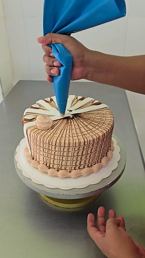 79K views · 779 reactions | decorado sencillo #tutoriales #torta #pastelescreativos #reelsviral | El mundo de la pasteleria | Facebook